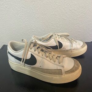 Nike womens White and Black Low-Top platform Sneakers 6.5